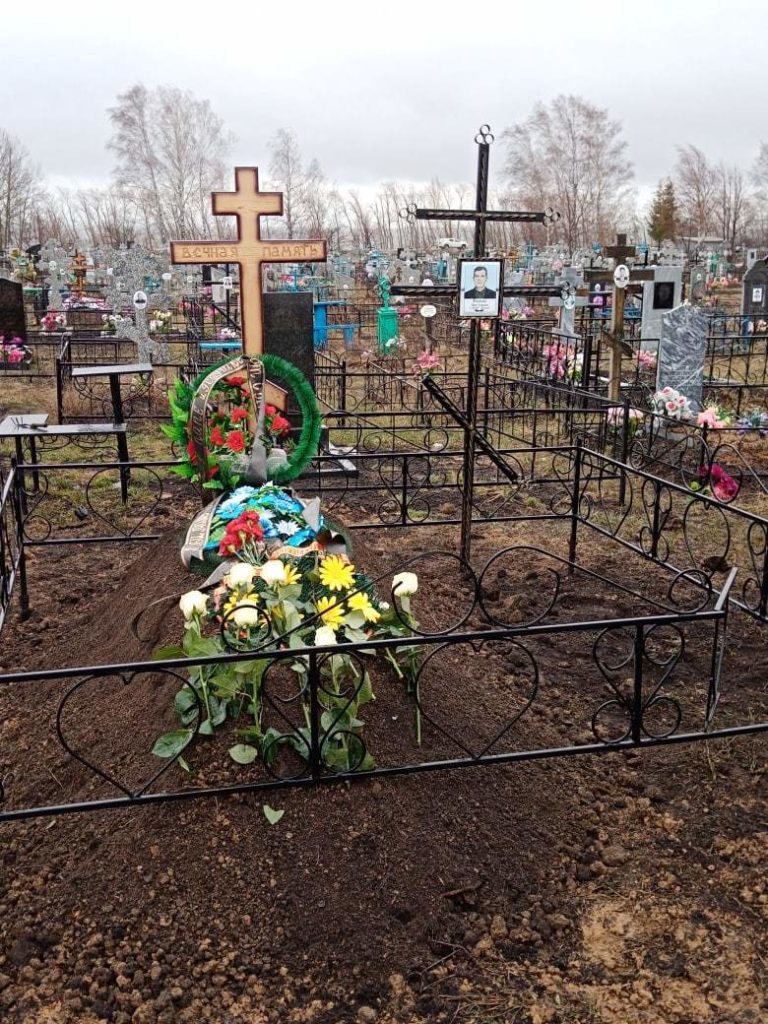 Могила Владимира Фиошина, на его похороны родственники не смогли попасть