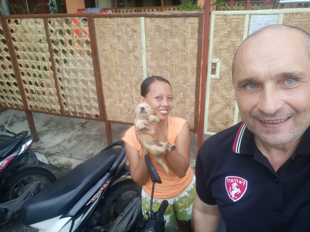 Раслин и Александр с щенком. Филиппины
