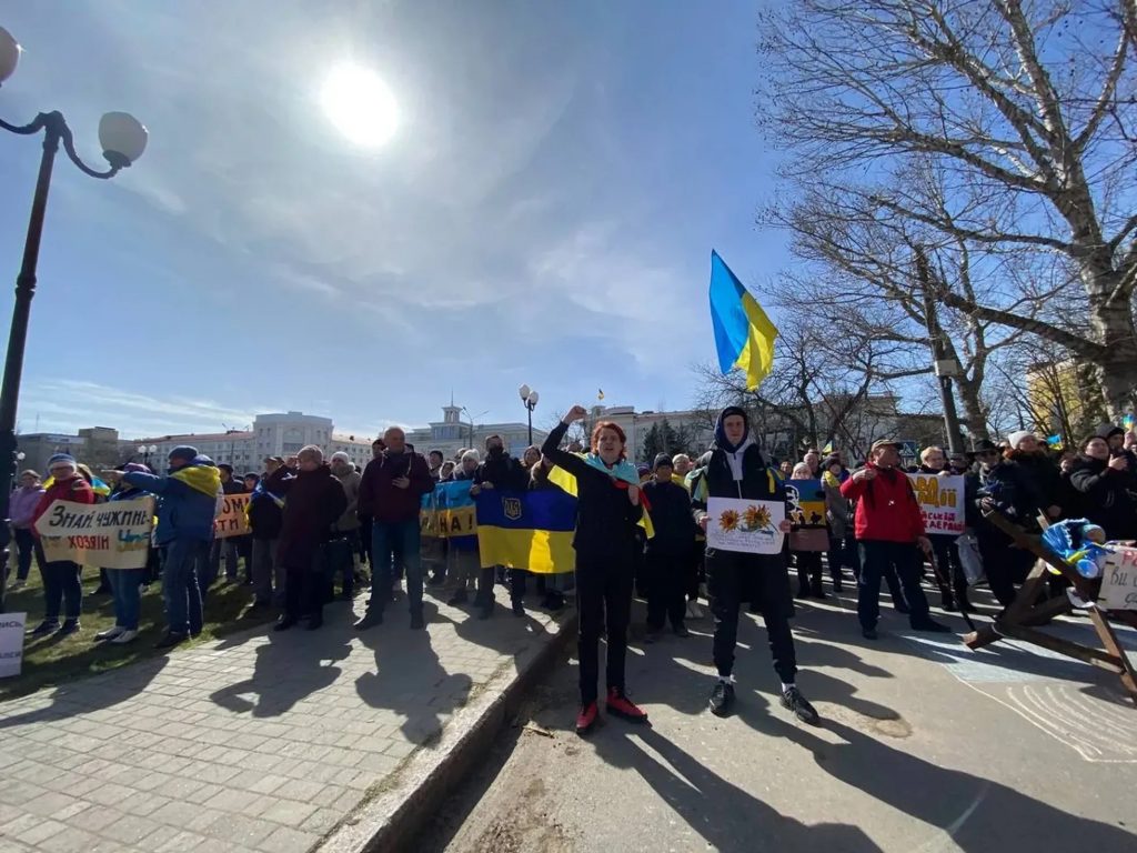 Митинг против войны в Херсоне. Фото: Елена Костюченко