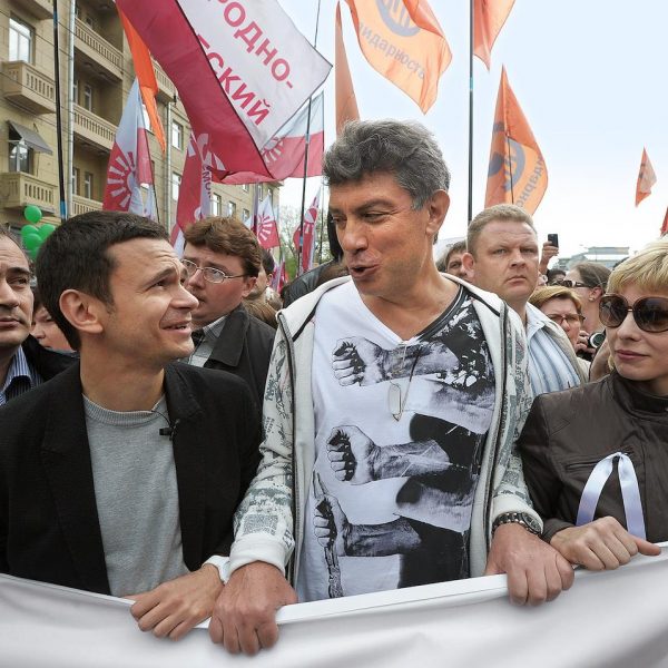 Яшин и Немцов на митинге