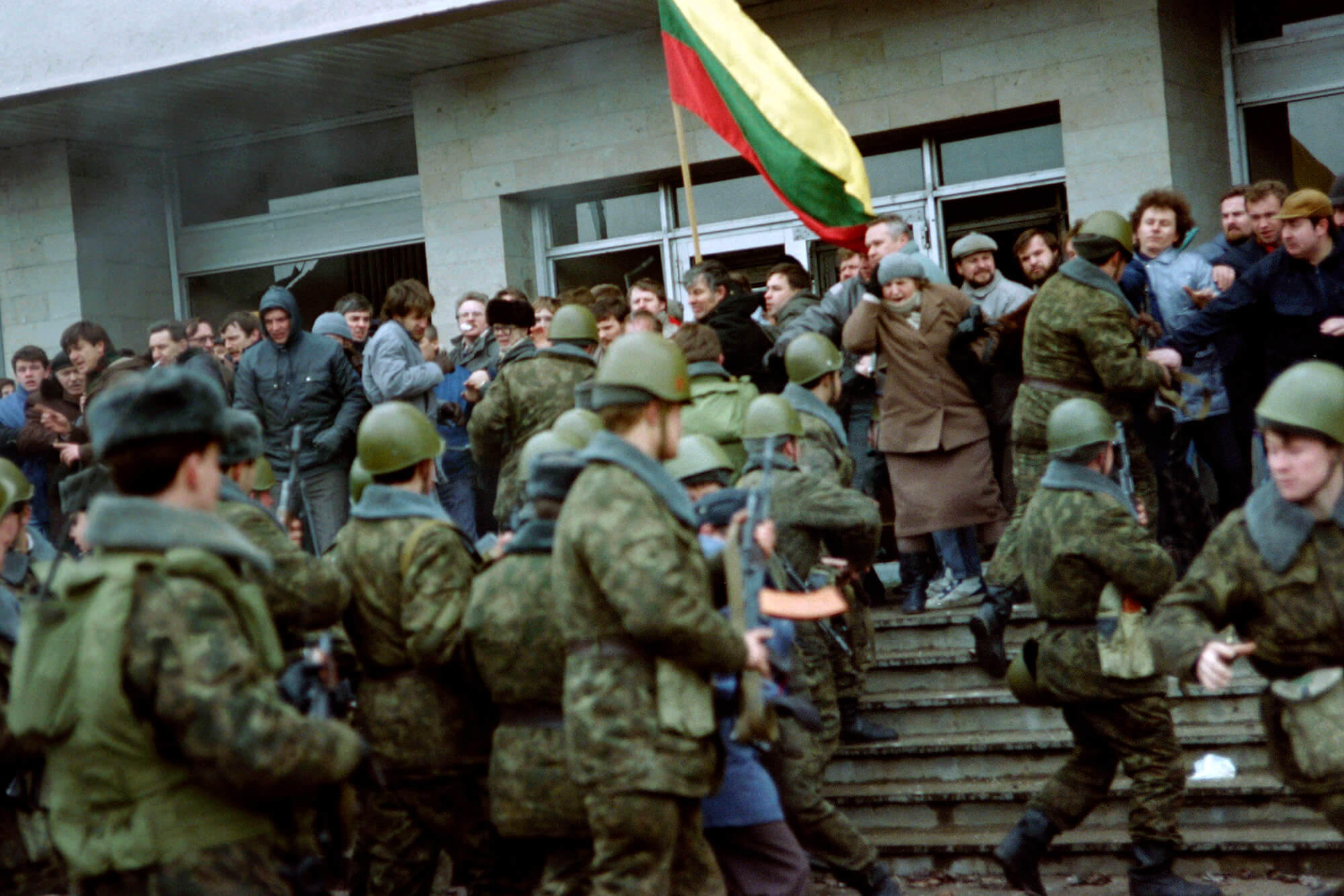 Год литва. Штурм телецентра в Вильнюсе 1991. Литва штурм 1991. 13 Января 1991 года в Вильнюсе. Болеслав Макутынович.