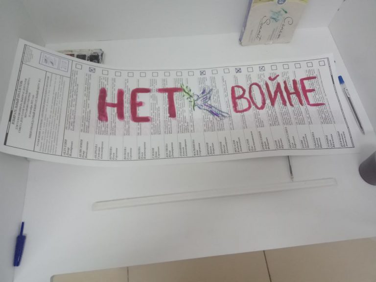 Московского избирателя оштрафовали на 50 тысяч рублей по делу о «дискредитации» из-за надписи «Нет войне» на бюллетене
