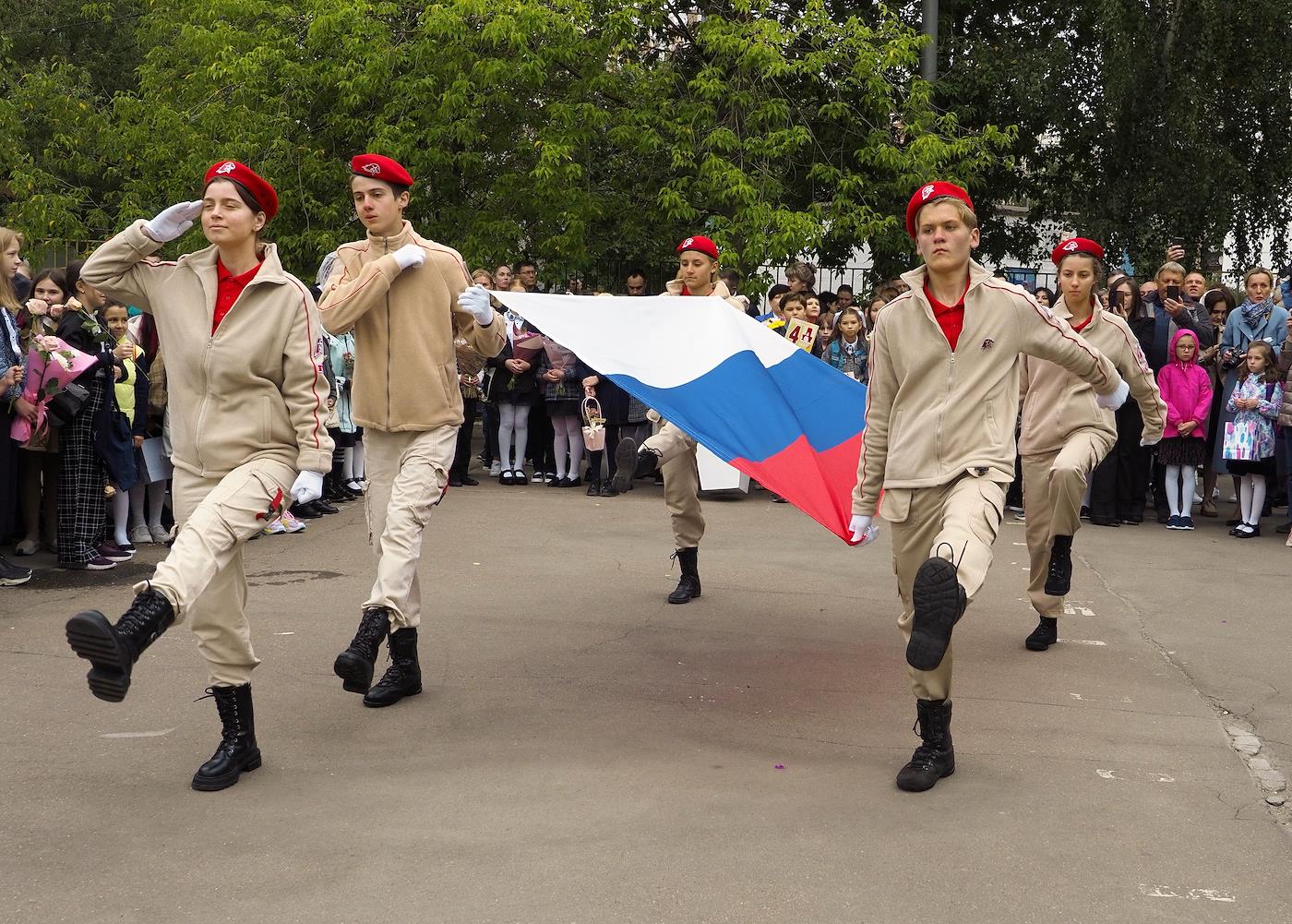 Песни воспитывают патриотический танец