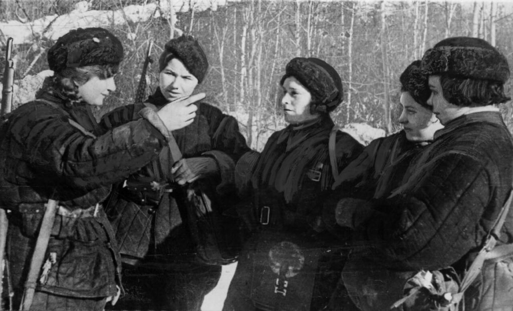 Советские партизанки под Москвой. Примерно 1941—1942 год. Фото: Mirrorpix / VIda Press