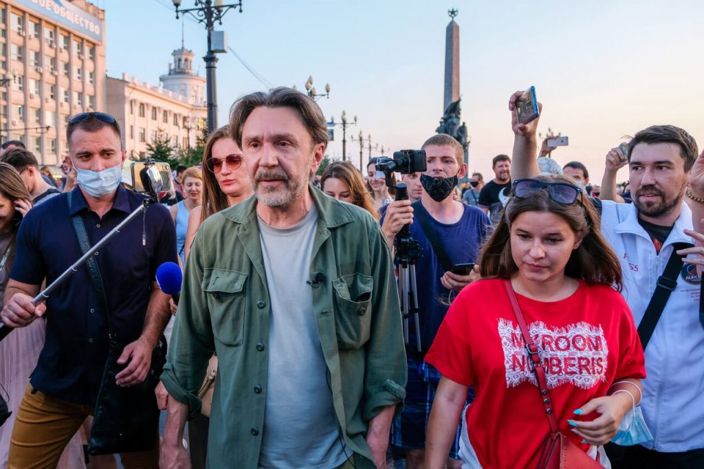 Сергей Шнуров на встрече с протестующими в поддержку бывшего губернатора Хабаровского Края Сергея Фургала, 2020 год