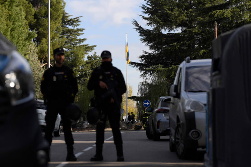 Взрыв в посольстве Украины в Мадриде. Испанская полиция у посольства