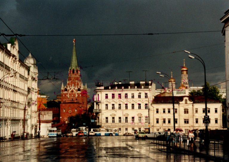Пустые московские улицы. Начало 1990-х.