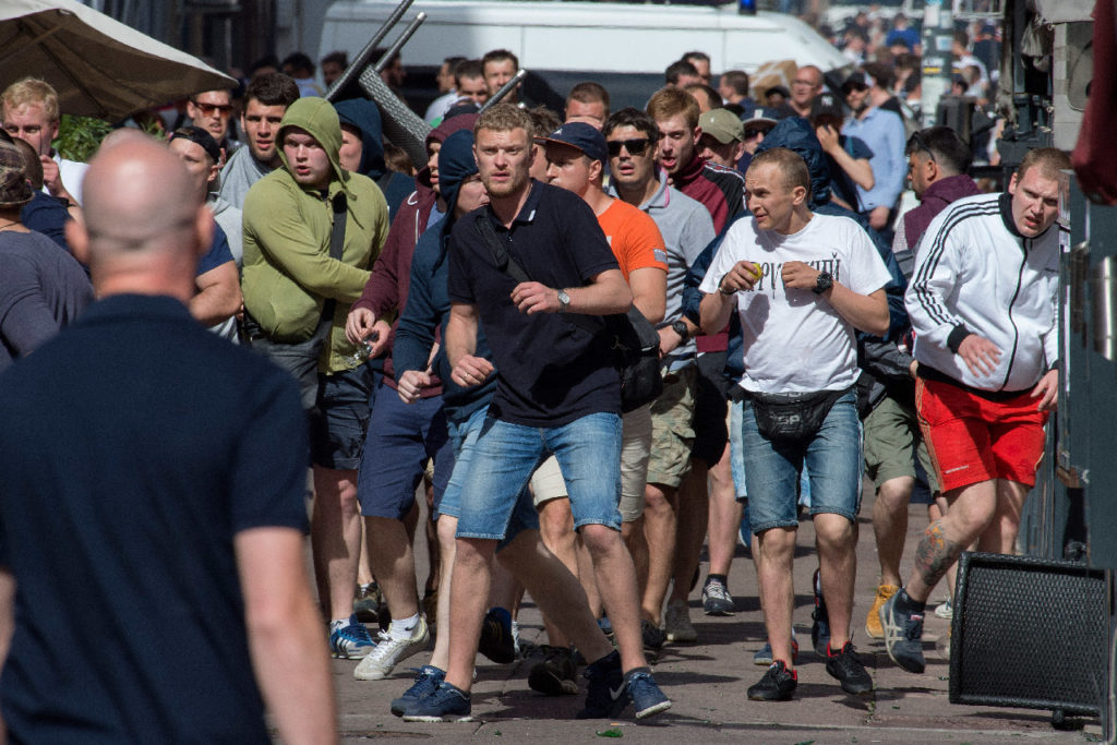 Столкновение фанатов с полицией в Марселе. Как футбольные фанаты стали представлять «Русский добровольческий корпус»