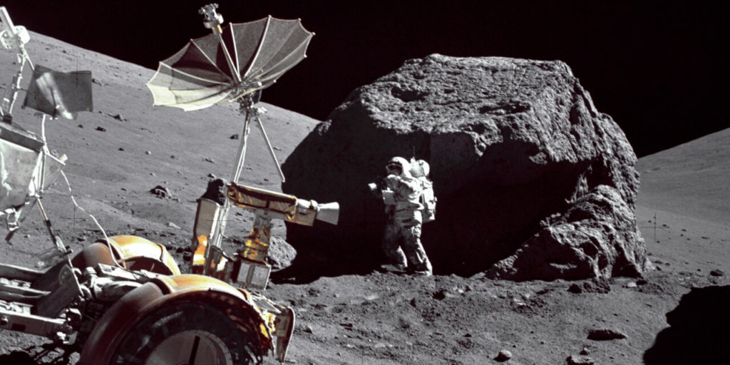 Геолог-астронавт Харрисон Шмитт, отправленный на Луну во время полета «Аполлона-17»