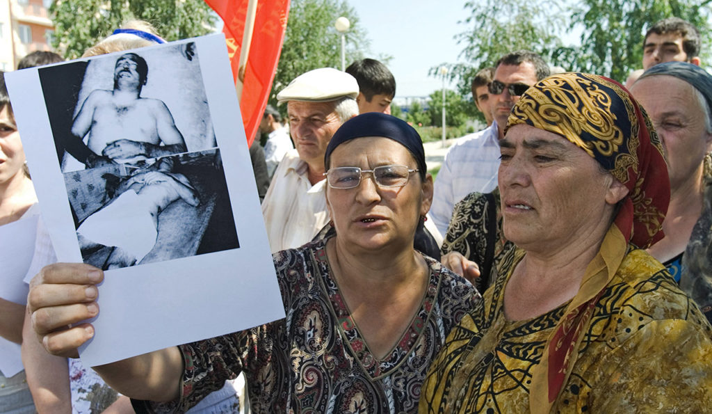 Митинге в центре Грозного, участники которого требовали наказать Ульмана и его подчиненных