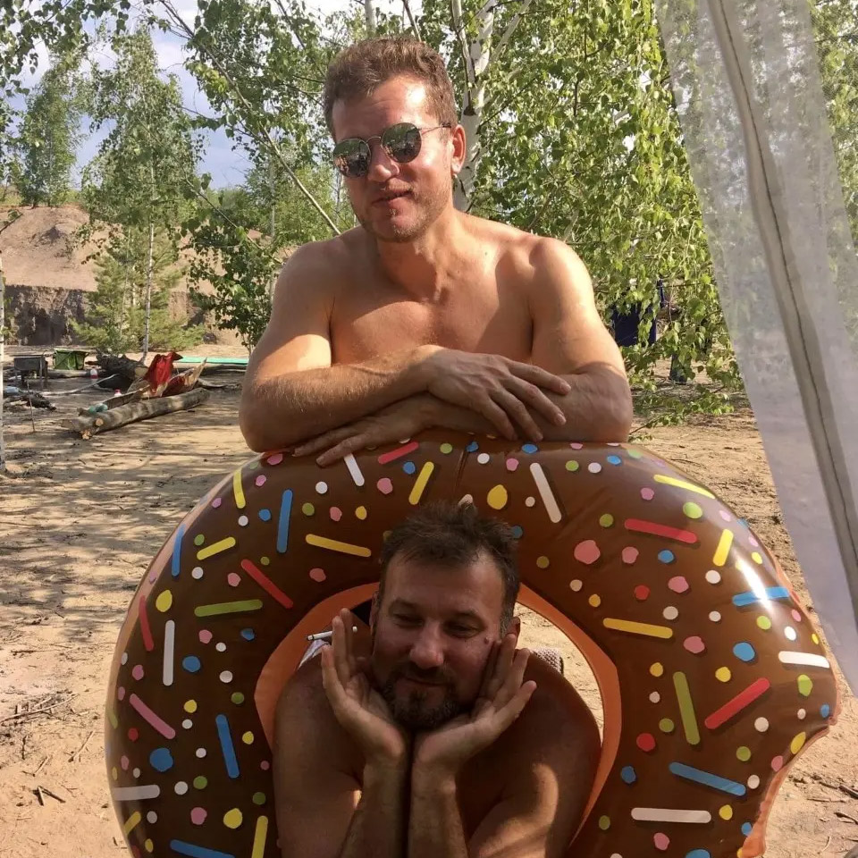 Roman Yedalov (with a cigarette) and Yevgeny Yefimov on a picnic in June 2019. Russian gays, who were assaulted. Yedalov died instantly