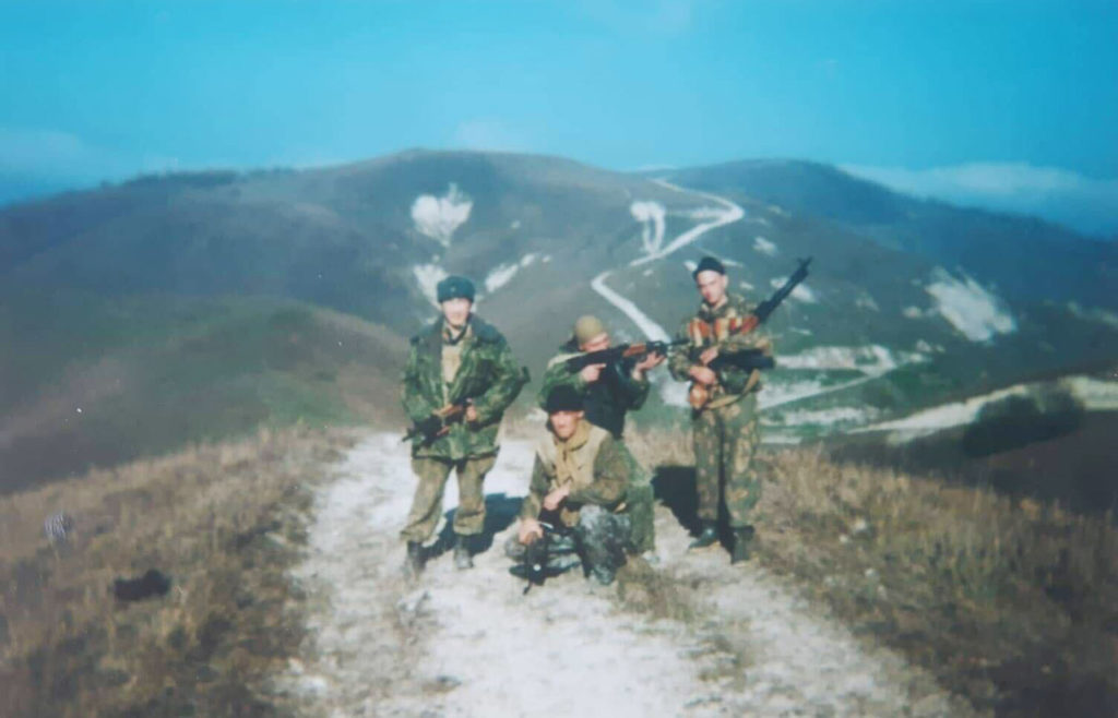 Владислав Аммосов и сослуживцы в Чечне, 2000 год