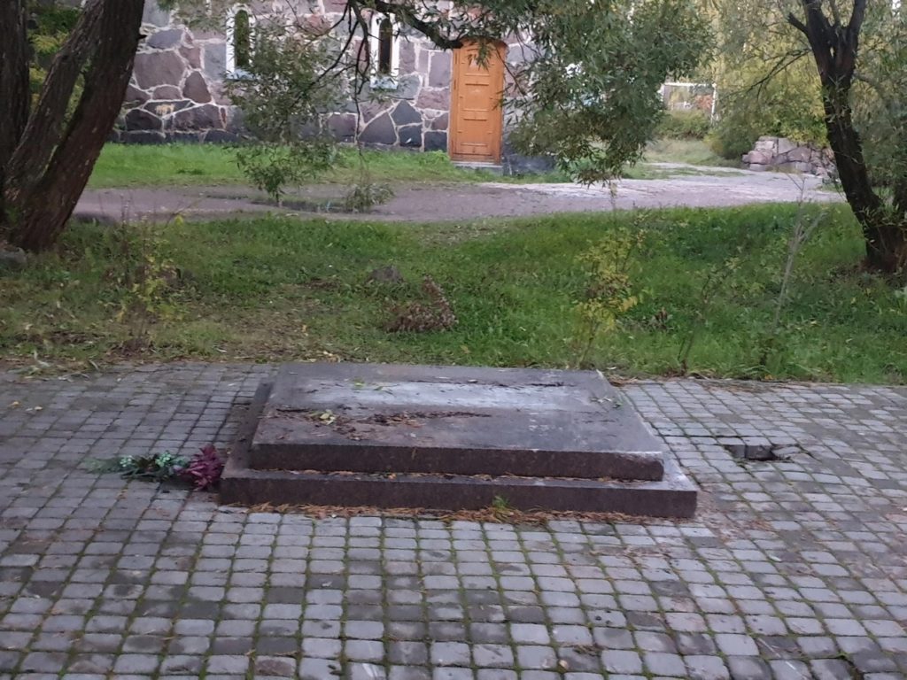 В Ленобласти пропал памятник финским солдатам, погибшим во Второй мировой войне. Власти говорят, что ничего об этом не знают