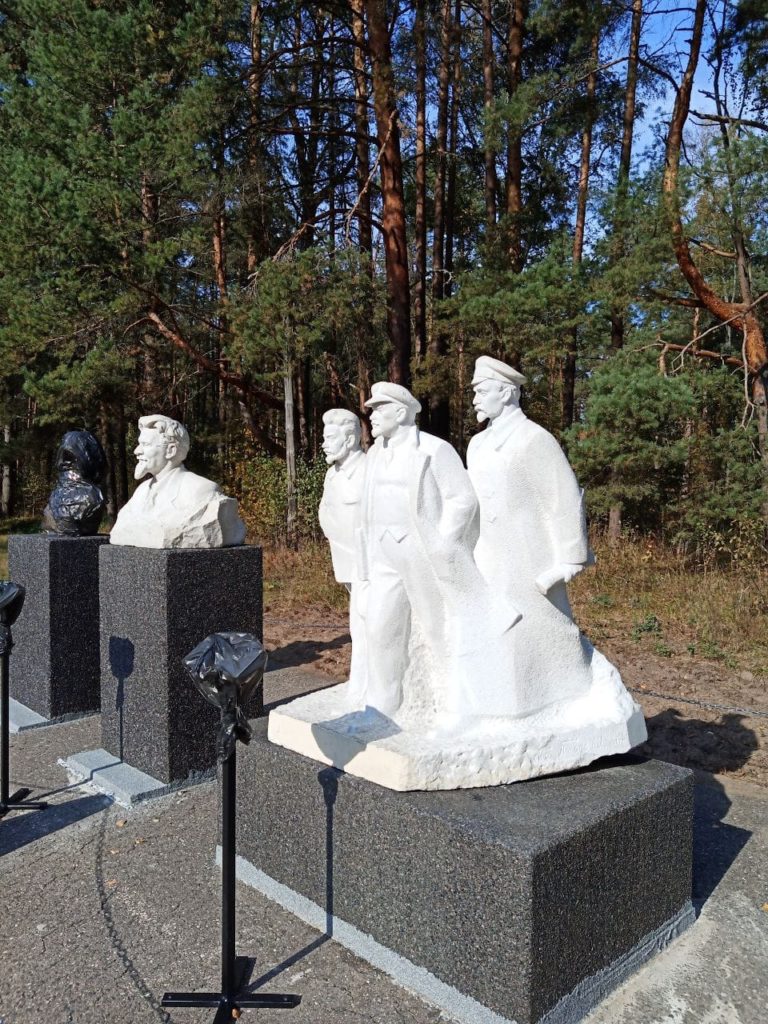 На территории комплекса памяти жертв политических репрессий в Тверской области установили бюст Сталина