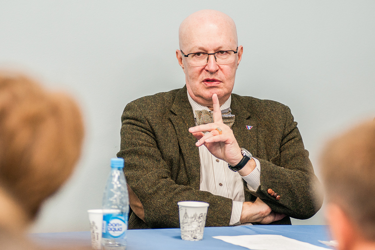 Профессор соловьев. Валерий Соловей политолог. Профессор Валерий Соловей. Валерий Соловей профессор МГИМО. Соловьев профессор МГИМО.