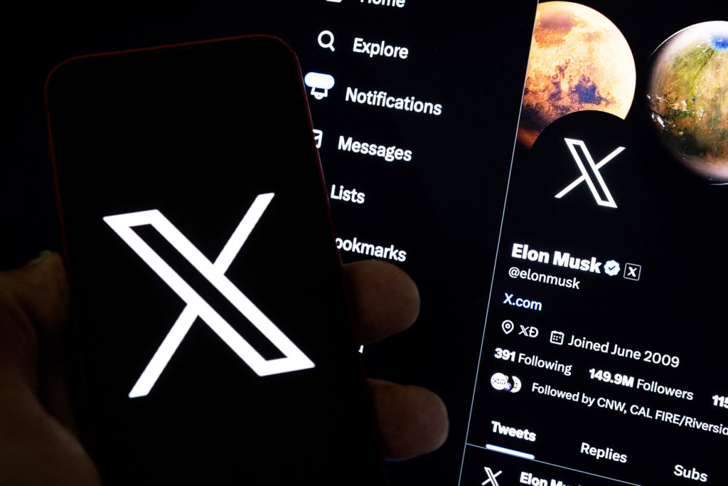 Илон Маск превратил Twitter в X. Логотип и интерфейс сети