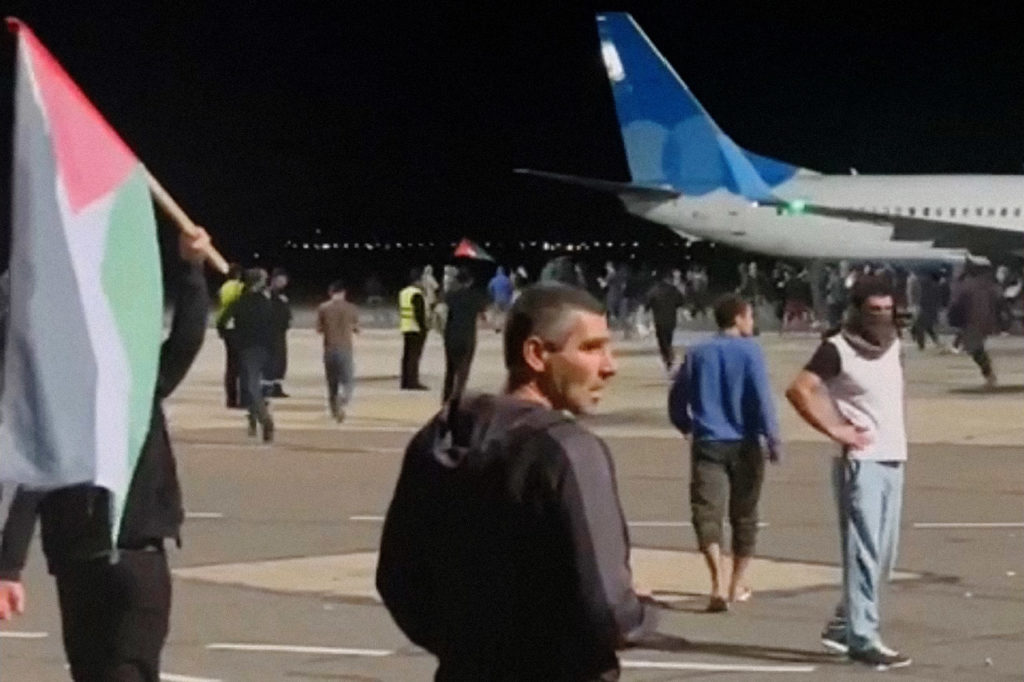 Еврейский погром в Дагестане, штурм аэропорта, 29 октября