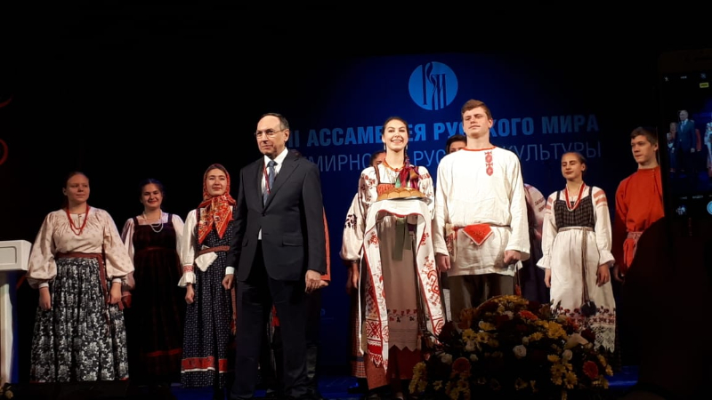 Никонов (в костюме) на Форуме XII Ассамблеи Русского мира в Твери. Ноябрь 2018 года