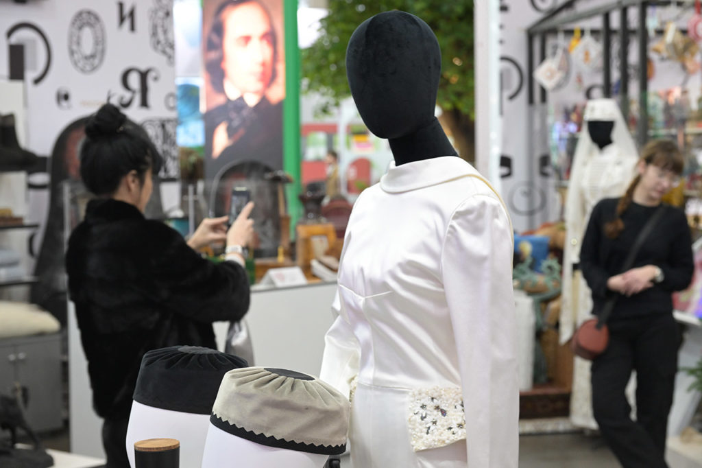 Дом моды дочери Кадырова провел показ на выставке «Россия» на ВДНХ