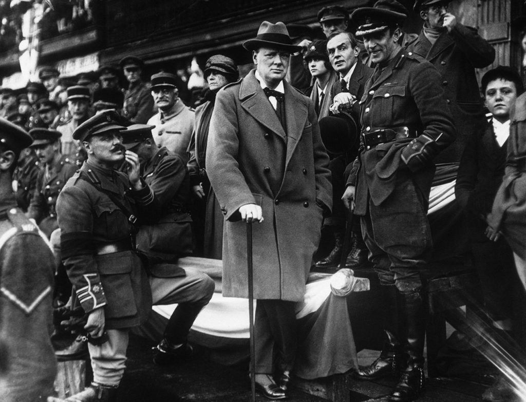 Министр обороны Уинстон Черчилль на параде, октябрь 1918 года