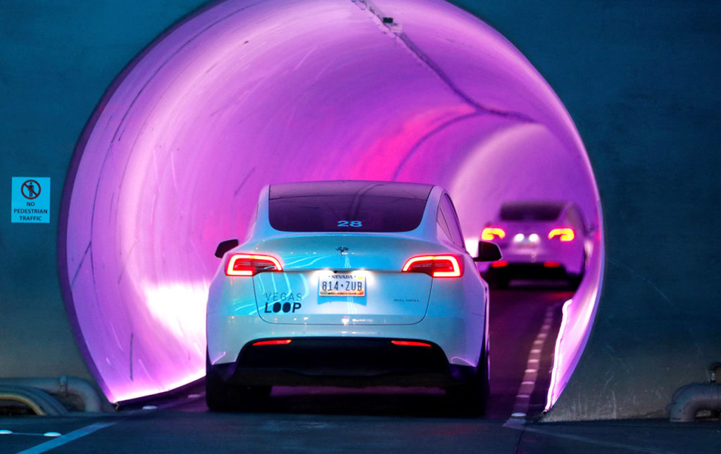 Tesla Model Y в подземном тоннеле Маска. Лас-Вегас, Невада, 6 января 2023 года. Новый проект, над которым работает Илон Маск