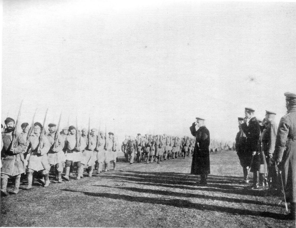 Адмирал Колчак принимает парад войск. Около Тобольска, 1919.