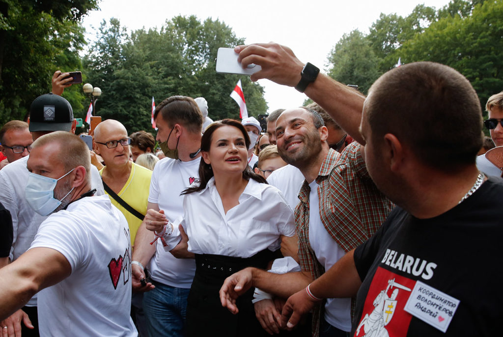 Светлана Тихановская во время своей президентской кампании на митинге в Барановичах