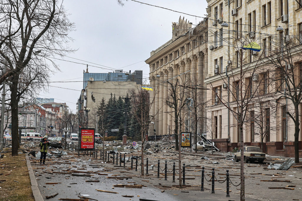 Улица Сумская в центре Харькова после российских обстрелов, 1 марта 2022 года