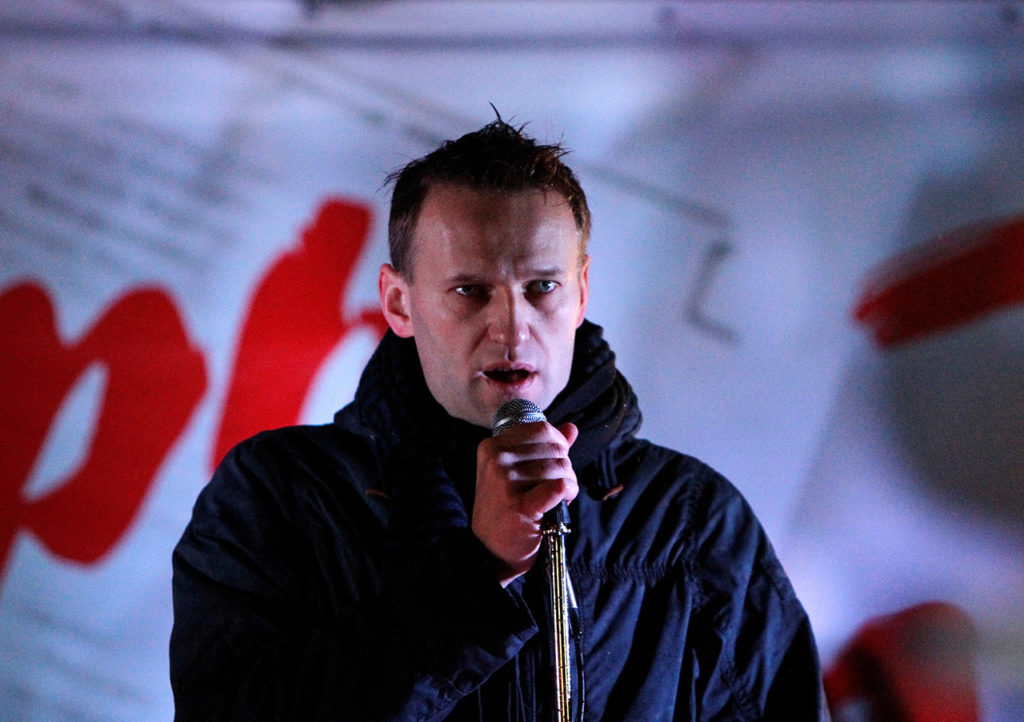 В 2011 году после массовых фальсификаций на выборах в Госдуму по всей России прошли многотысячные акции протеста. На фото Алексей Навальный выступает на митинге на Чистых прудах в Москве 5 декабря 2011 года.