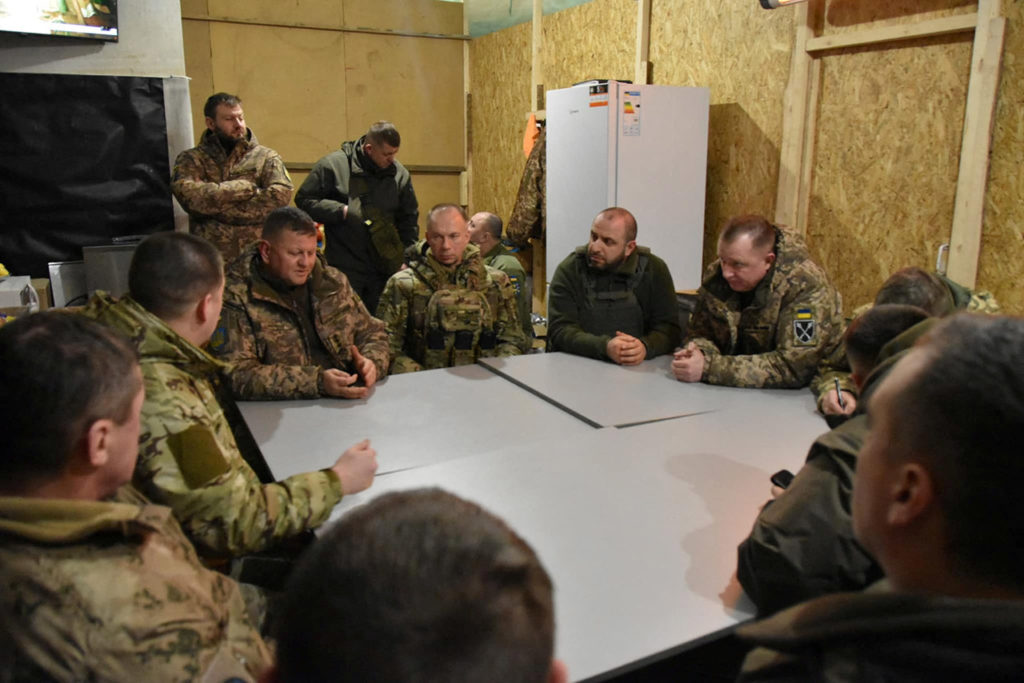 Главком ВСУ Валерий Залужный вместе с командующими на позициях украинских войск под Купянском. Украина, 9 января, 2024.