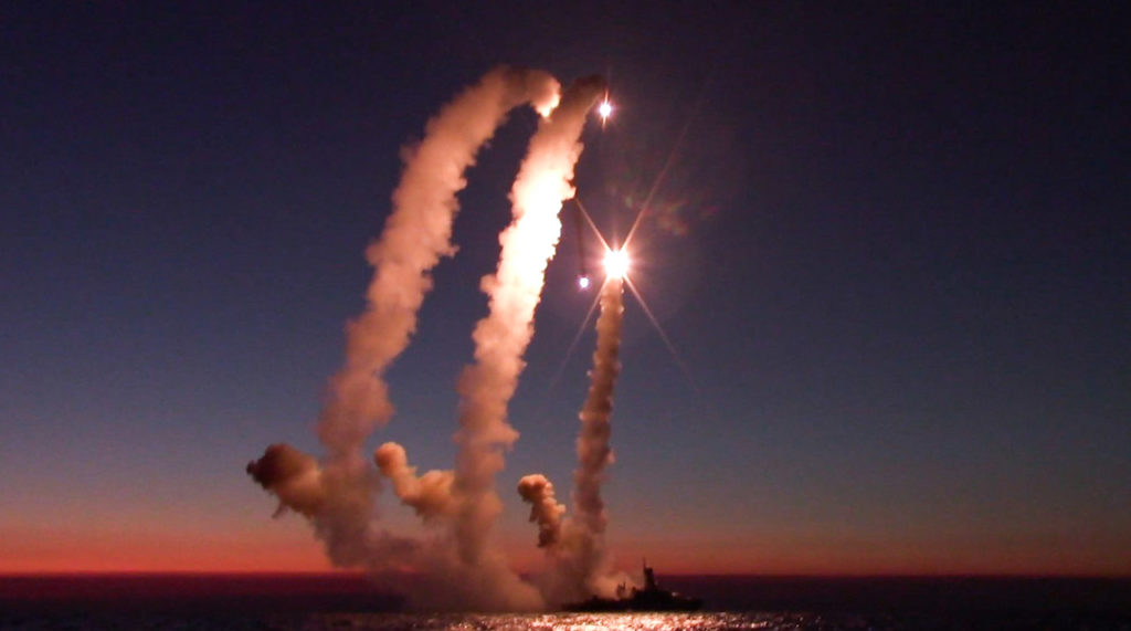 Запуск крылатых ракет типа «Калибр» из акватории Черного моря. Фото: пресс-служба МО РФ / ТАСС / Scanpix
