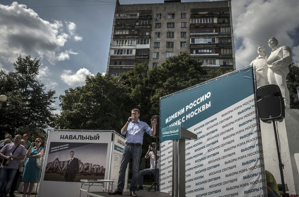 В 2013 году Алексея Навального допустили до участия в выборах мэра Москвы. На фото Навальный выступает перед избирателями 2 августа 2013 года.