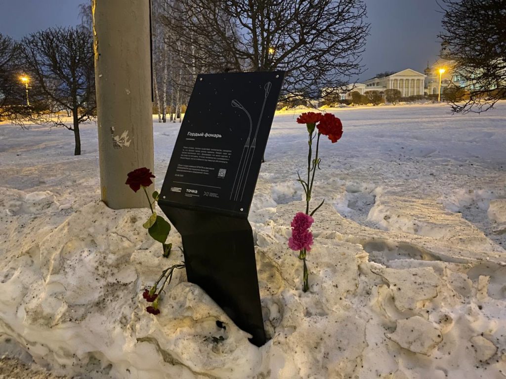 В России задерживают пришедших почтить память Алексея Навального