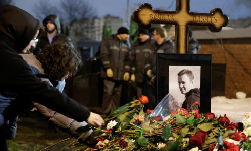Государственным СМИ запретили публиковать репортажи с похорон Навального