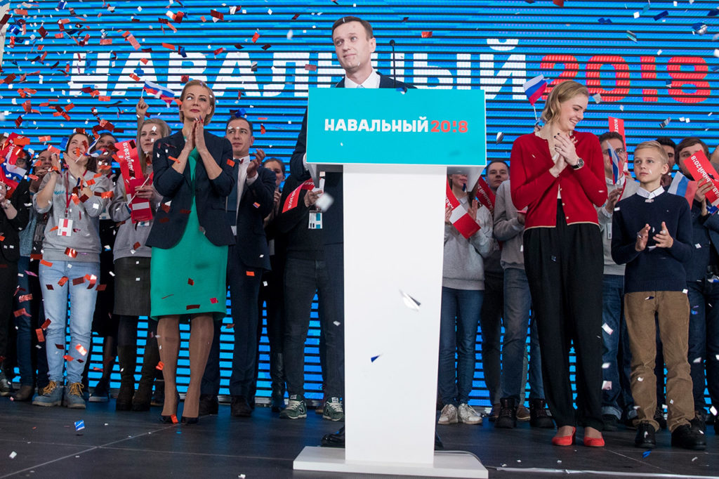 Алексей Навальный во время предвыборных выступлений в декабре 2017 года