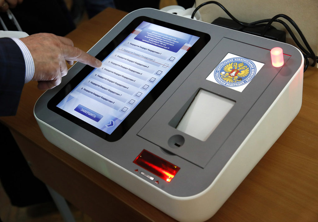 Устройство для электронного голосования на выборах в Мосгордуму.