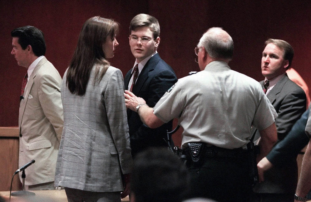 Дэвид Грэм (в центре) после суда в Техасе, 24 июля 1998 года