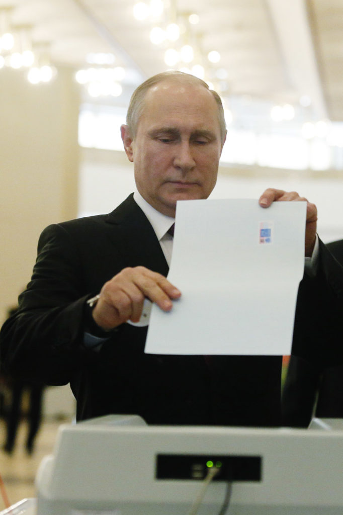 Владимир Путин голосует на выборах-2018