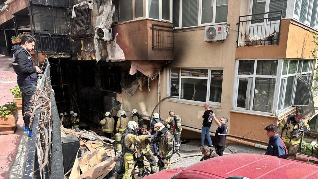 Десятки людей погибли при пожаре в ночном клубе Стамбула