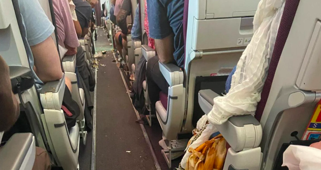 12 человек пострадали из-за турбулентности на рейсе Qatar Airlines