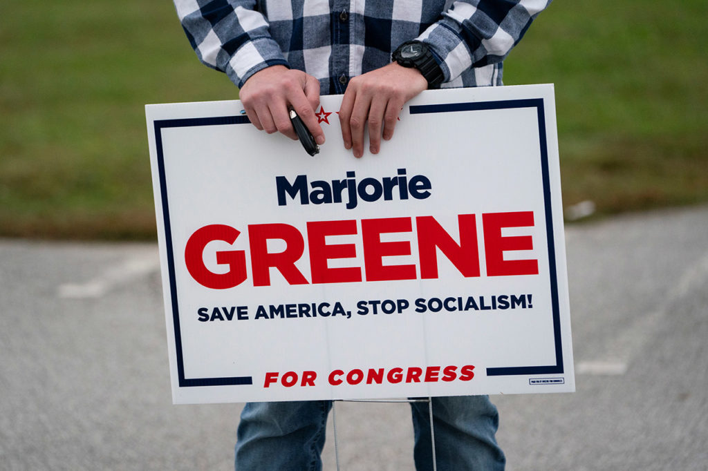 Сторонник Грин во время выборов в Конгресс. 15 октября 2020 года.
