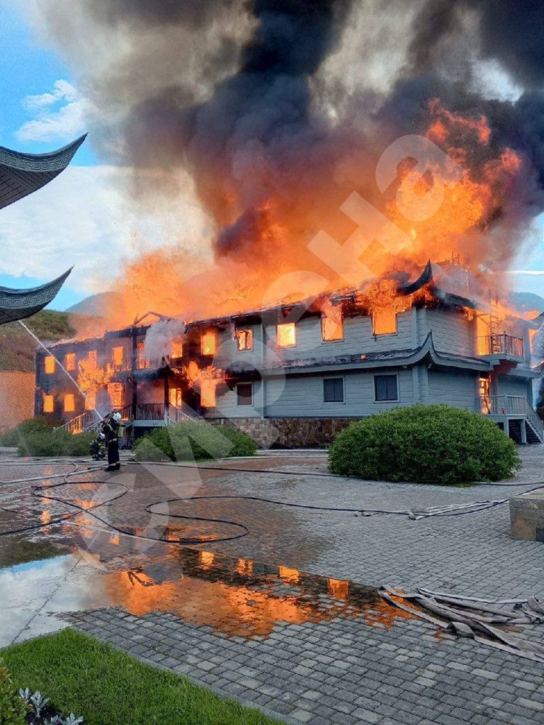 СМИ: Сгорела одна из резиденций Путина
