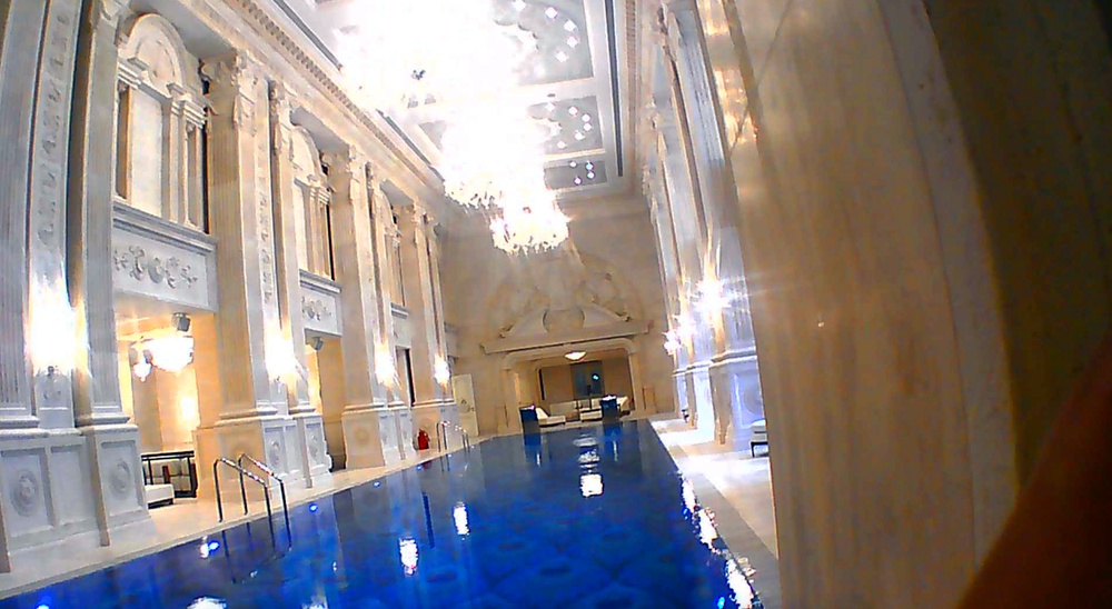 ФБК опубликовал скрытую съемку из отремонтированного дворца Путина