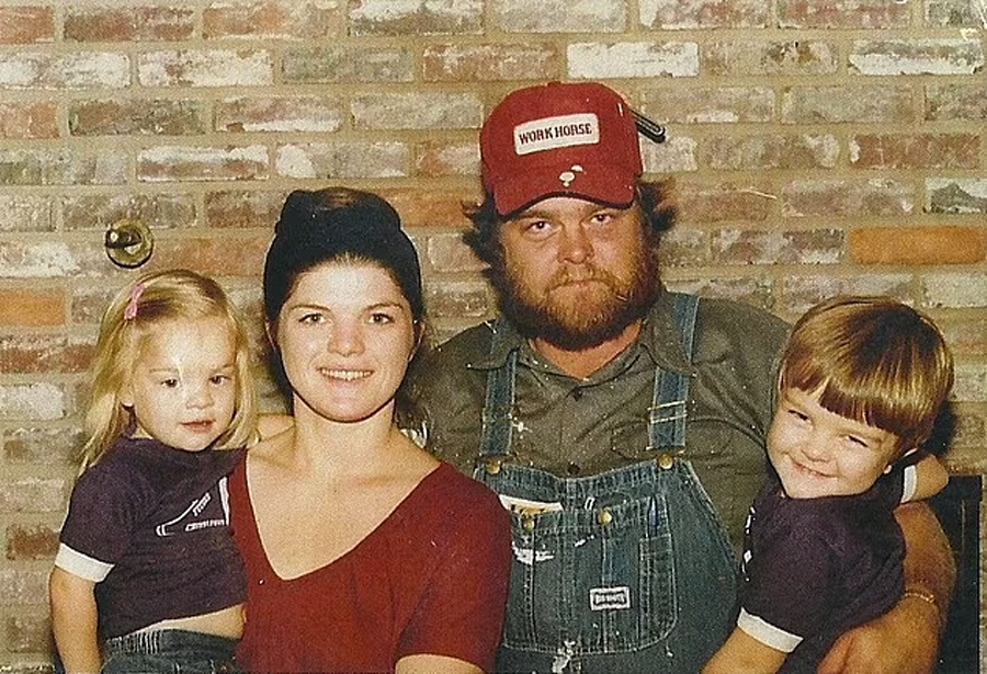 Хит Стокс в детстве (справа) со своей семьей. Фото из архива семьи Стоксов.