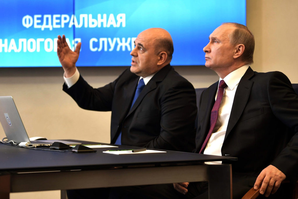 Михаил Мишустин и Владимир Путин, 11 апреля 2017 года.