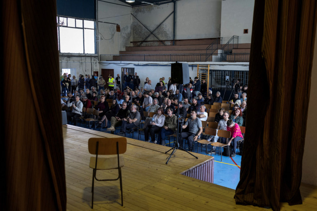 Жители Кривели на собрании, где обсуждали экологические проблемы деревни. 30 марта 2024.