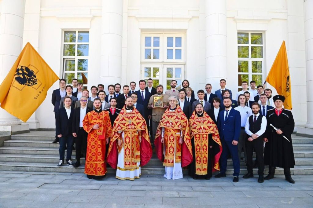 Малофеев на церемонии посвящения студентов в члены «Братства».