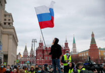 Оппозиции надо вернуть себе российский флаг