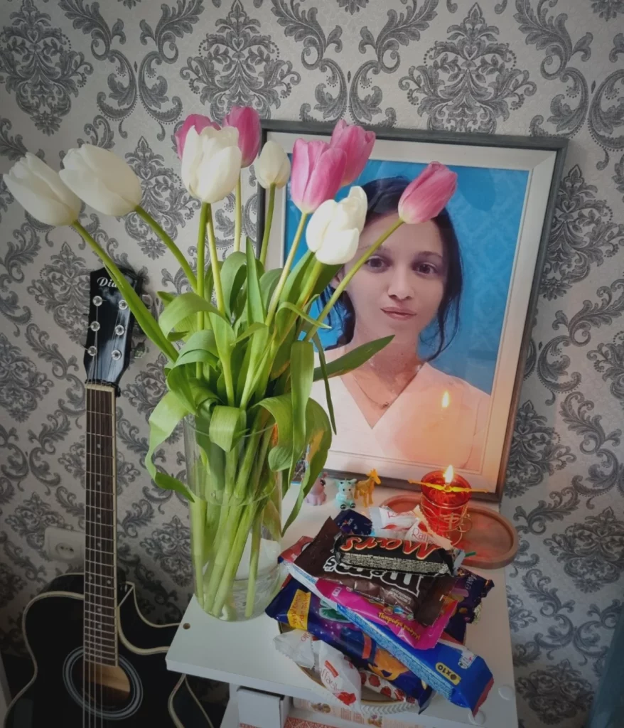 Яна Легкодимова вышла из дома и не вернулась. Через несколько дней полиция задержала подозреваемых в ее убийстве — об одном из них Легкодимова писала в своем дневнике. Следствие засекречено, а правозащитники требуют открытого суда и пожизненного наказания для преступников. История, потрясшая Казахстан, — в материале «Холода».